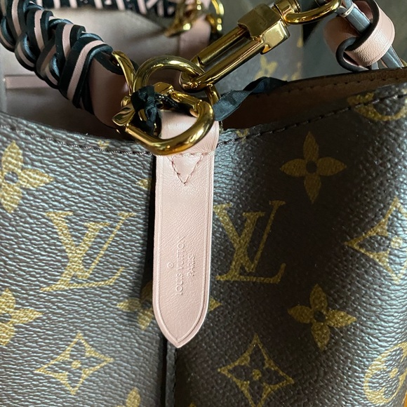 💕TRADED💕Louis Vuitton NeoNoe monogram rose crossbody purse bag - Picture 10 of 16